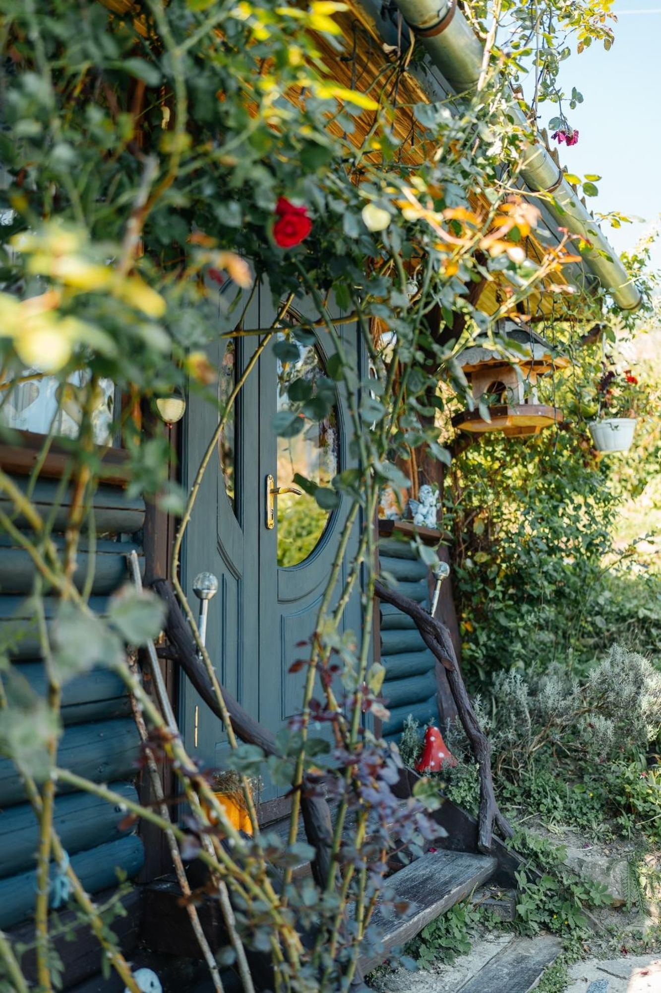 Казковий Дім Та Garden Два Будиночки В Горах З Чаном-Джакузі سلافسكي المظهر الخارجي الصورة